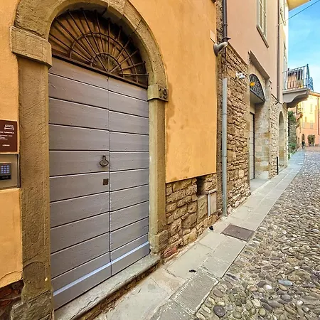 Corte Di Borgo Canale - Garden * بيرغامو